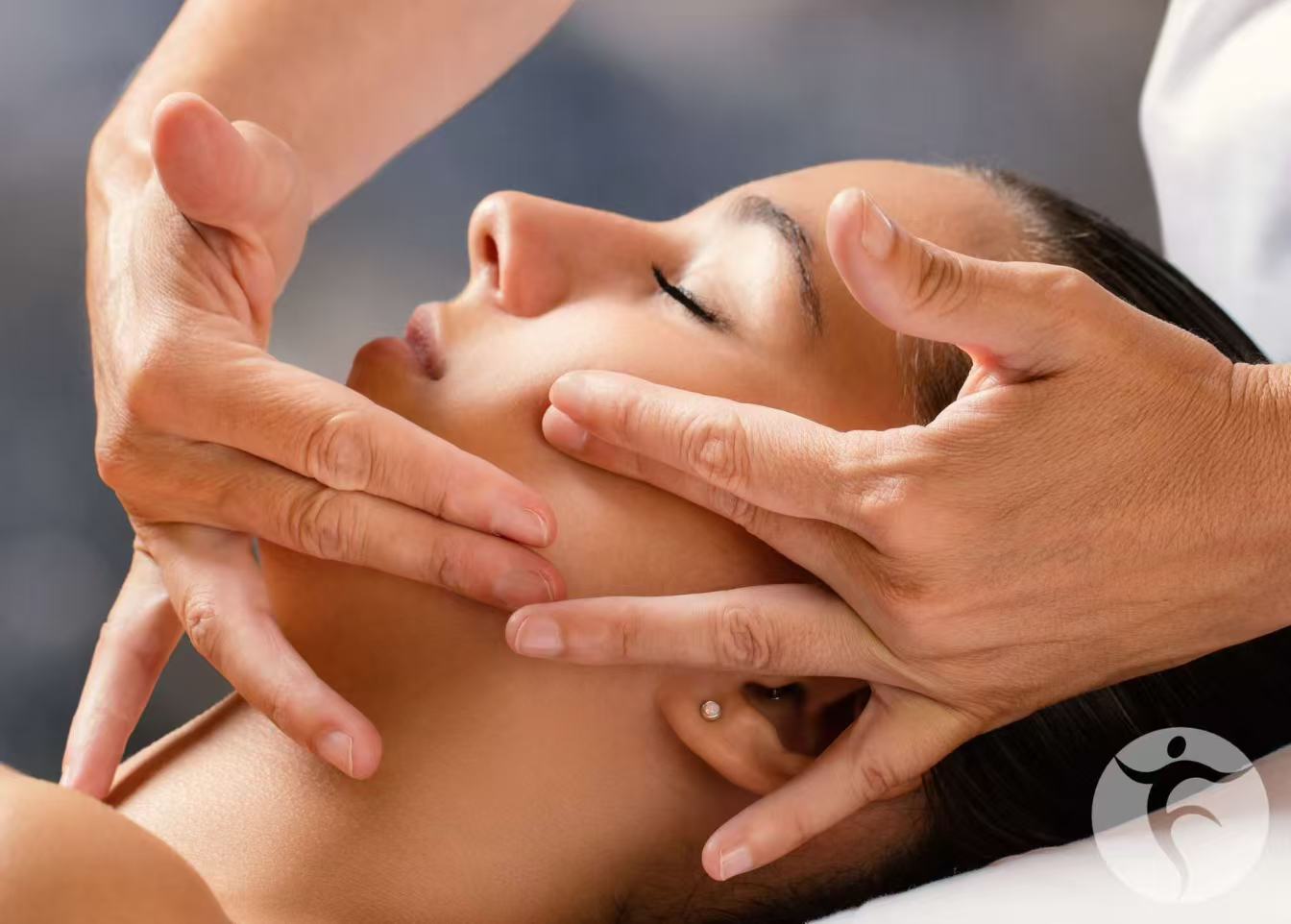 Japanese lifting facial treatment